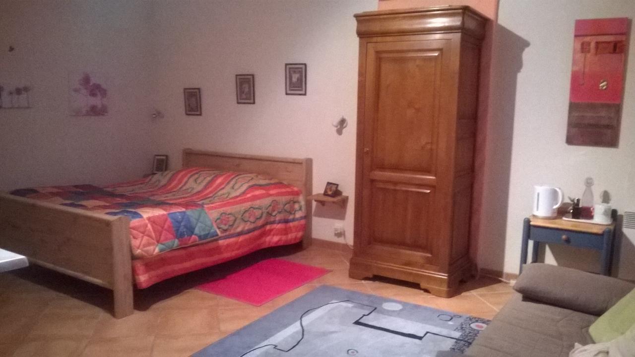 Le Hameau Aux Escargots Bed and Breakfast Bernon Habitación foto
